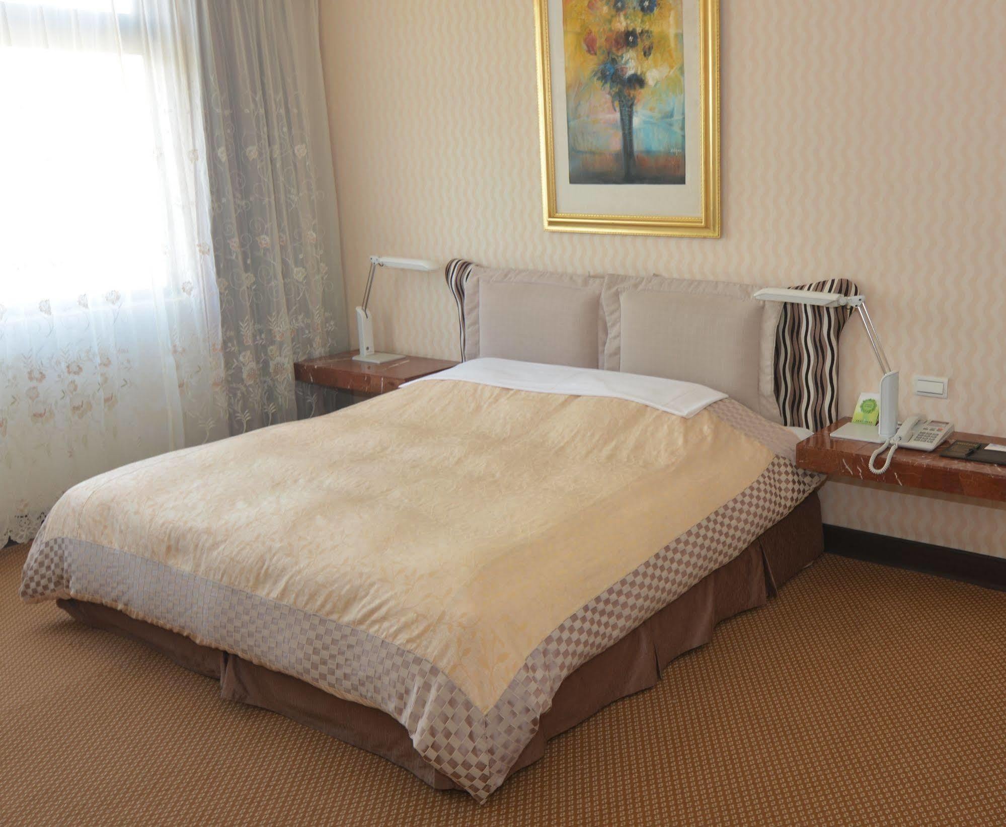 Kingship Hotel Kaohsiung Inter Continental Экстерьер фото